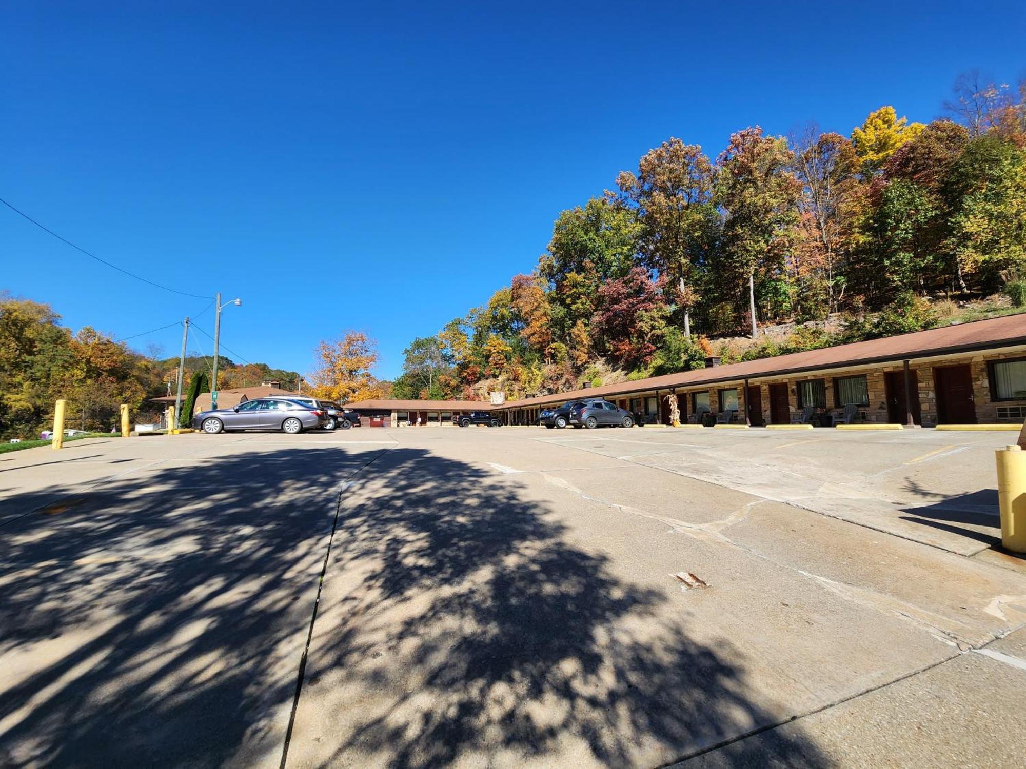 Jefferson Hills Motel Clairton Экстерьер фото