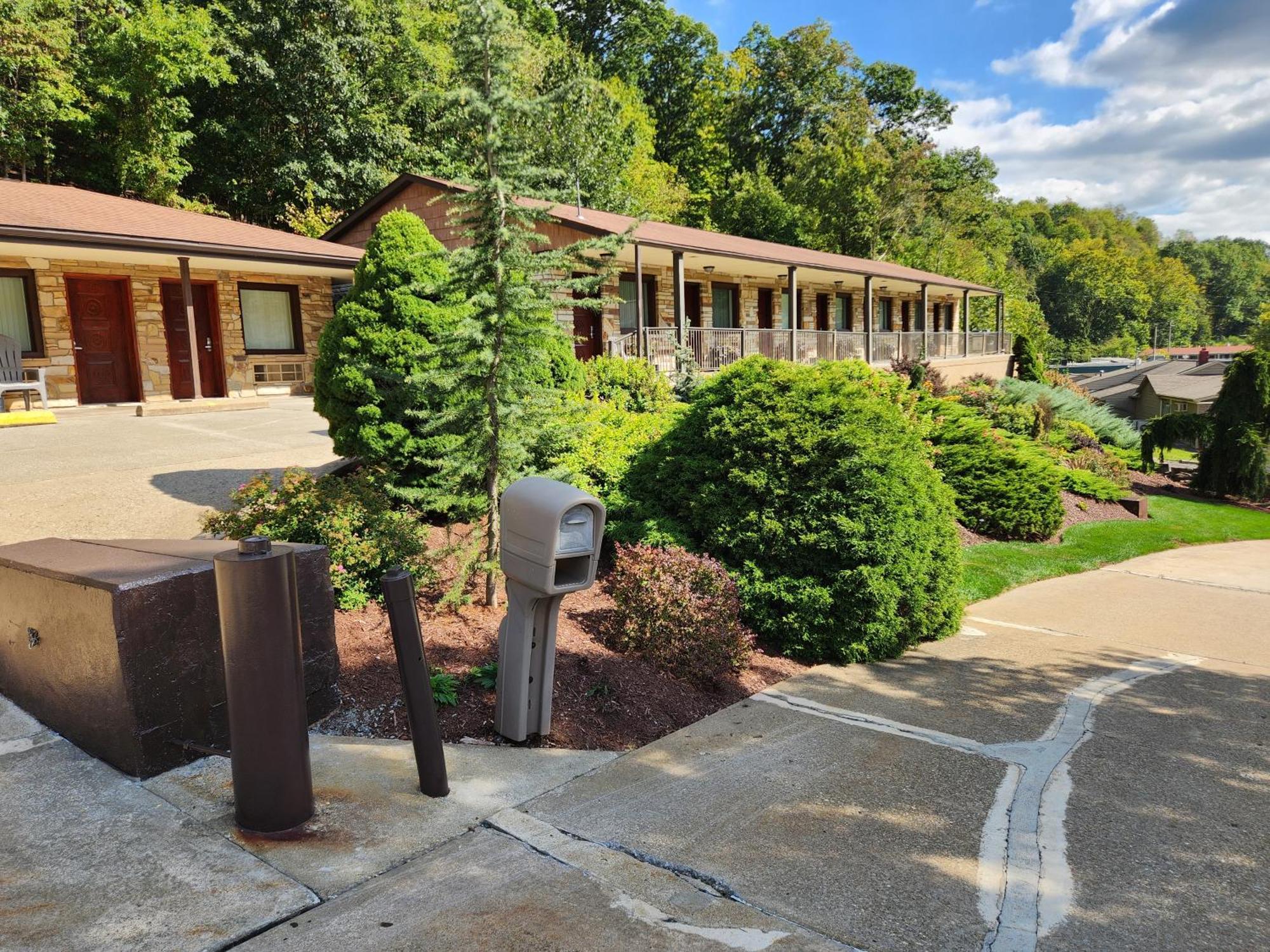 Jefferson Hills Motel Clairton Экстерьер фото
