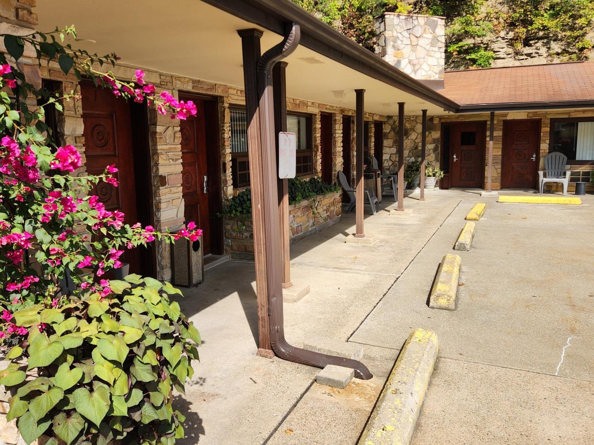 Jefferson Hills Motel Clairton Экстерьер фото