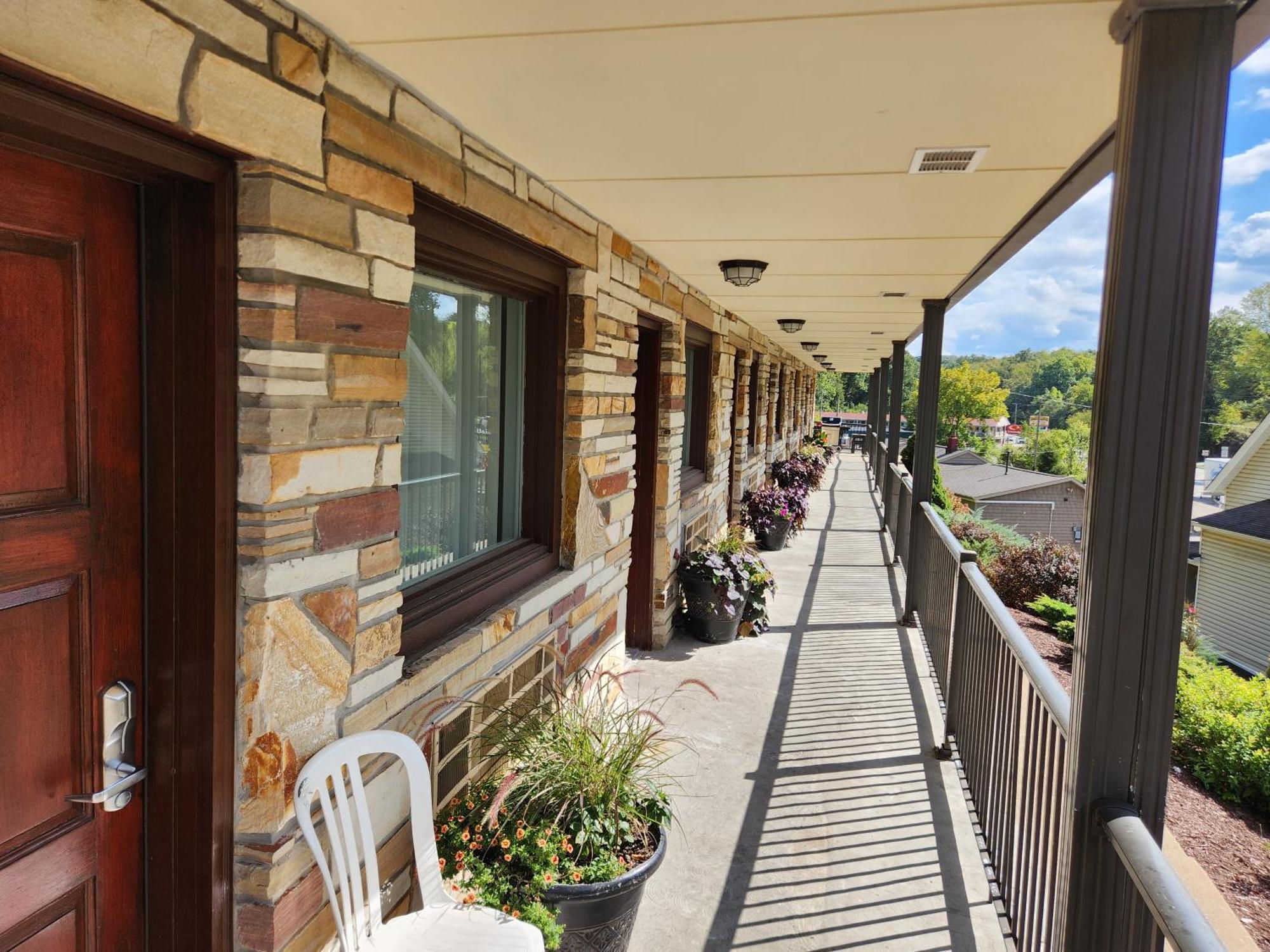 Jefferson Hills Motel Clairton Экстерьер фото